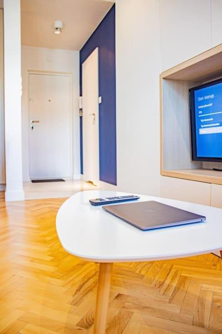 Central Apartment With Balcony And Views, Old Town, Metro Warschau Exterior foto