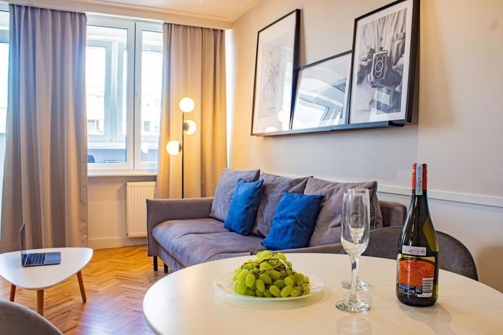 Central Apartment With Balcony And Views, Old Town, Metro Warschau Exterior foto