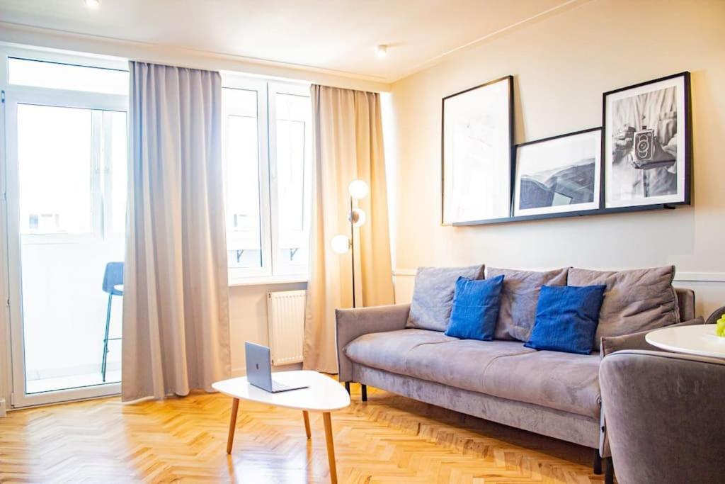 Central Apartment With Balcony And Views, Old Town, Metro Warschau Exterior foto